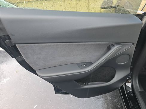 Used 2023 Tesla Model Y Performance AWD/4WD image 11