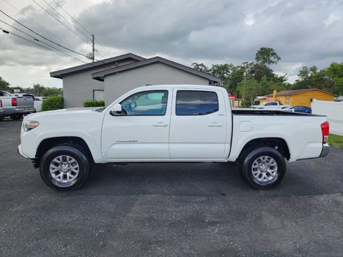 Used 2016 Toyota Tacoma SR5 image 2
