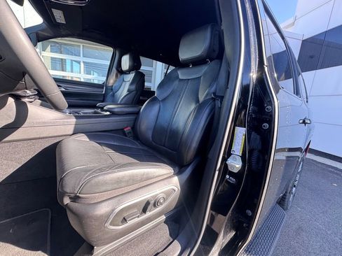 Used 2023 Jeep Wagoneer L Series II image 9