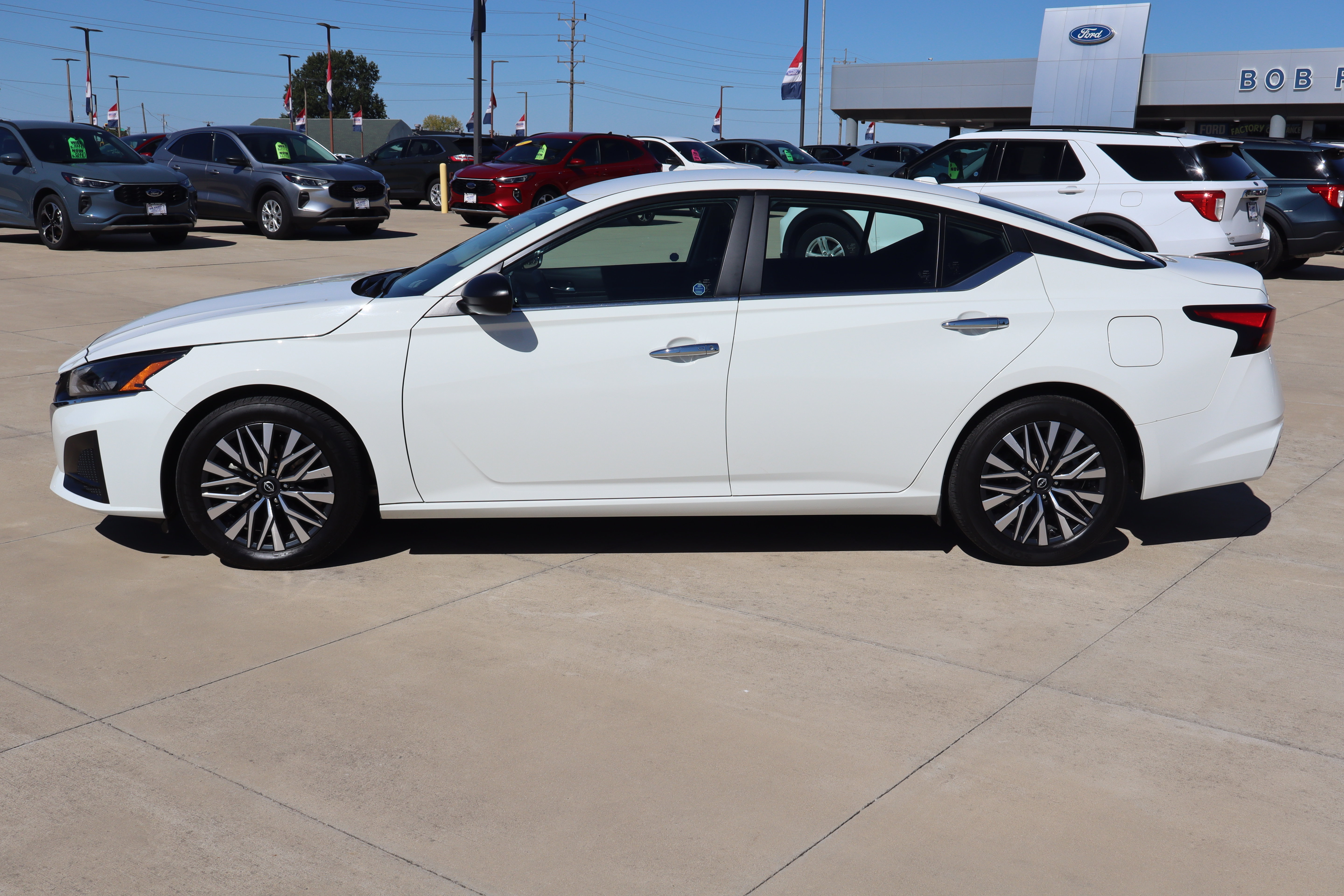 Used 2025 Nissan Altima 2.5 SV FWD image 8