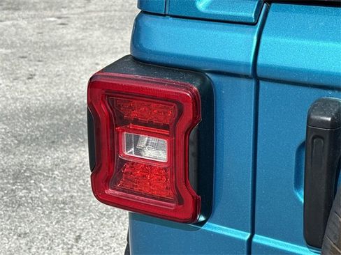 Used 2019 Jeep Wrangler Unlimited Sahara image 9