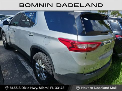 Used 2021 Chevrolet Traverse LS image 3