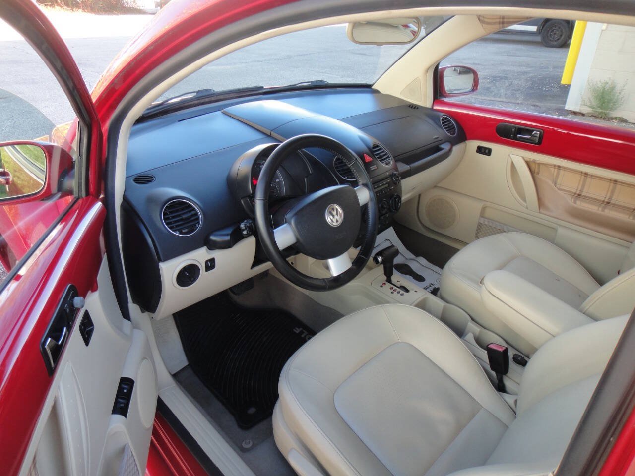 Used 2010 Volkswagen Beetle Red Rock FWD image 11