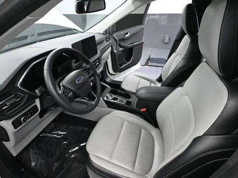 Used 2024 Ford Escape Platinum image 22