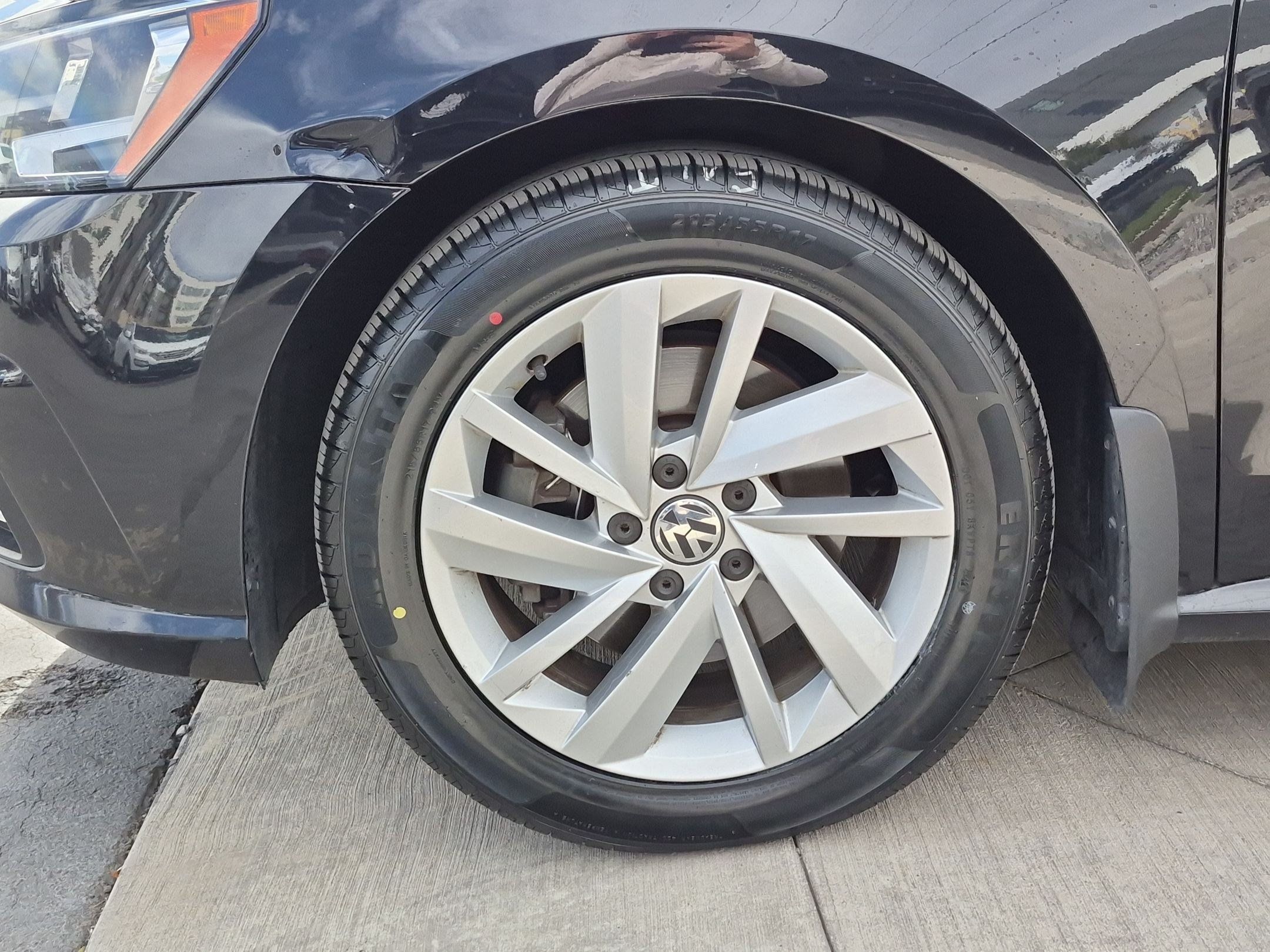 Used 2018 Volkswagen Passat 2.0T SE FWD image 12