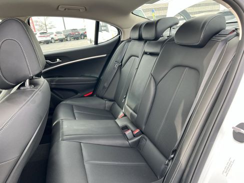 Used 2025 Genesis G70 2.5T image 24