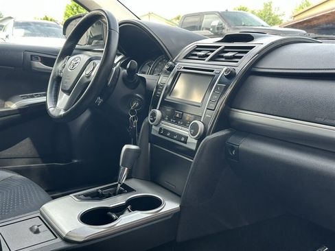 Used 2012 Toyota Camry SE FWD image 5