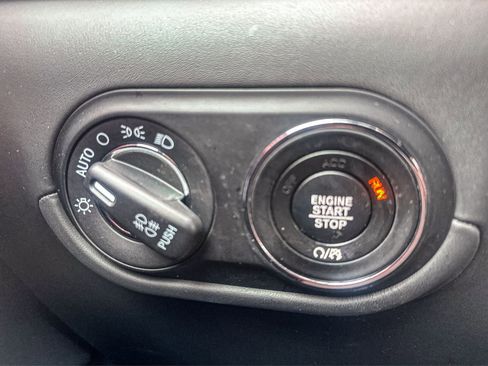 Used 2021 Maserati Levante S image 21