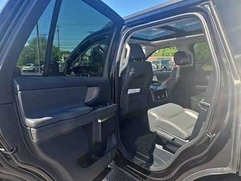 Used 2025 Ford Expedition Active AWD/4WD image 30