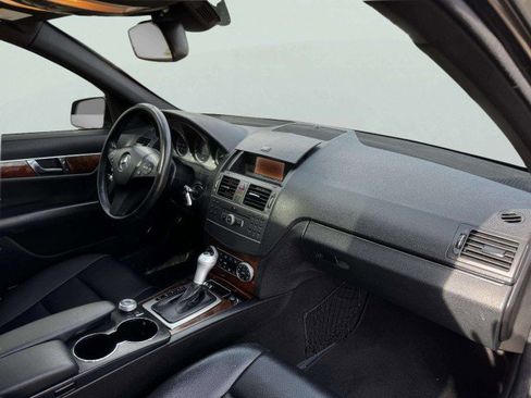 Used 2011 Mercedes-Benz C 300 Sport image 41