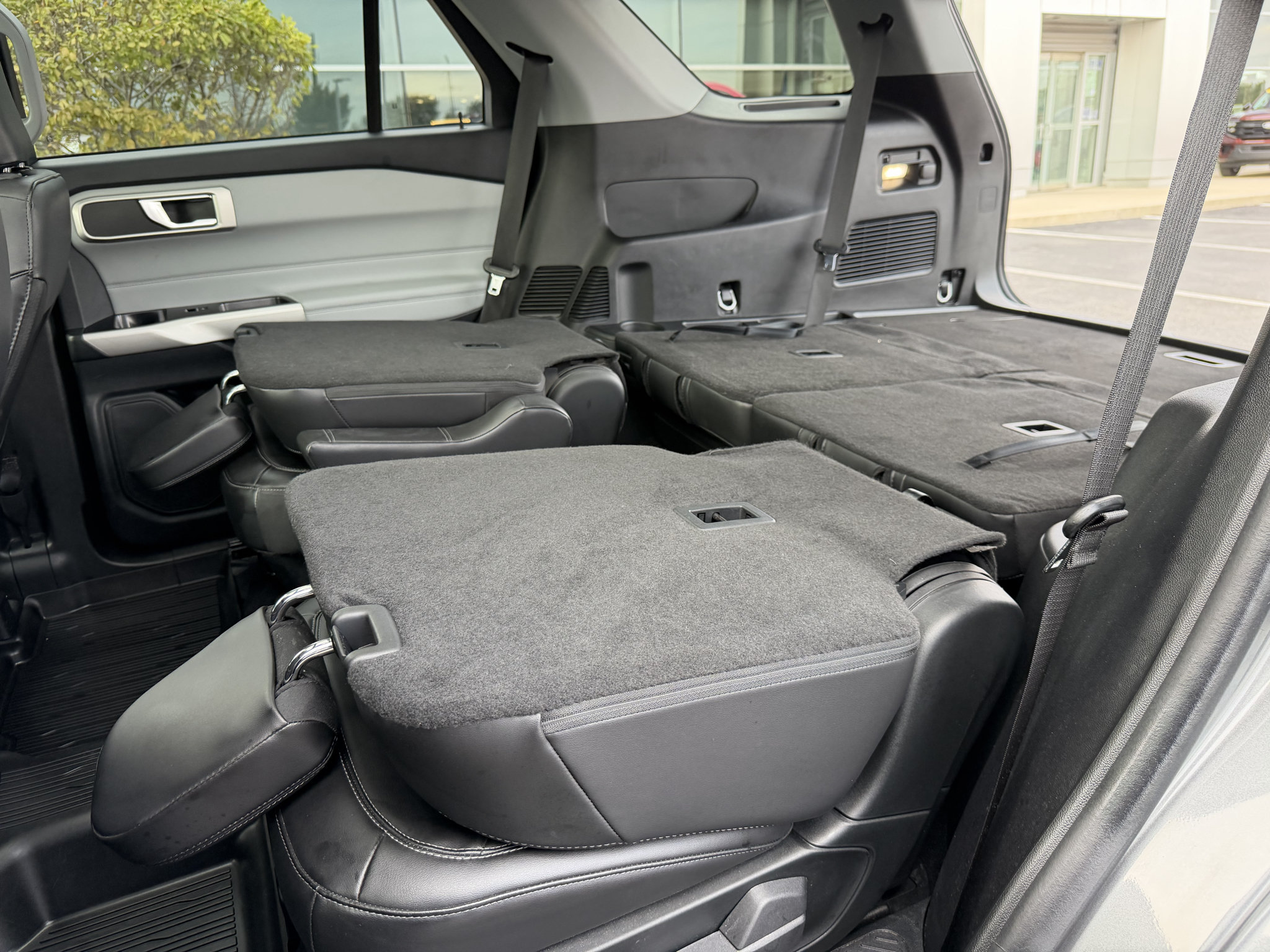 Used 2023 Ford Explorer XLT w/ Equipment Group 202A AWD/4WD image 25