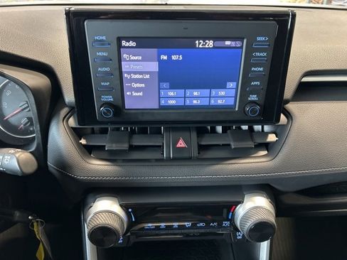 Used 2019 Toyota RAV4 LE image 90