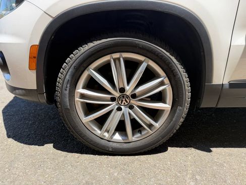 Used 2014 Volkswagen Tiguan SE FWD image 32