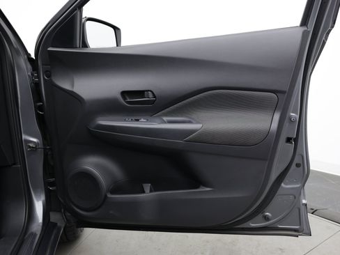 Used 2019 Nissan Kicks S FWD image 33