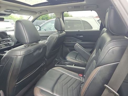 Used 2023 Nissan Pathfinder Platinum FWD image 2