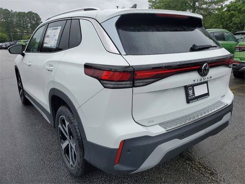 New 2025 Volkswagen Tiguan SE image 6