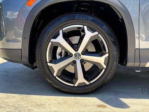 Certified 2026 Volkswagen Tiguan SE AWD/4WD image 8