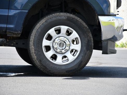 Used 2019 Ford F250 XL w/ Power Equipment Group AWD/4WD image 9