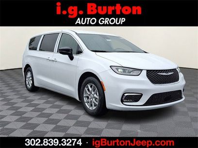 New 2026 Chrysler Pacifica Select