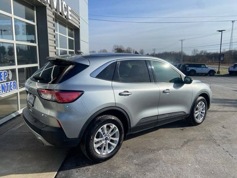Used 2022 Ford Escape SE w/ Convenience Package image 3