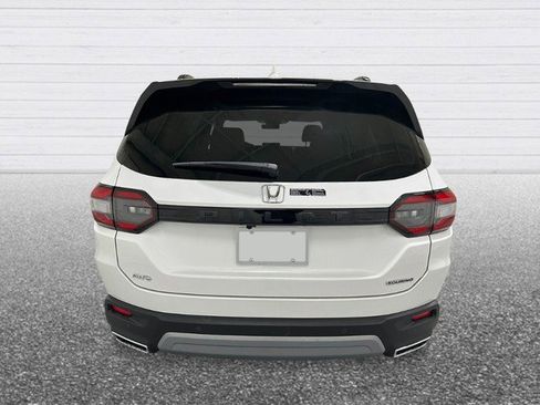 New 2025 Honda Pilot Touring image 4