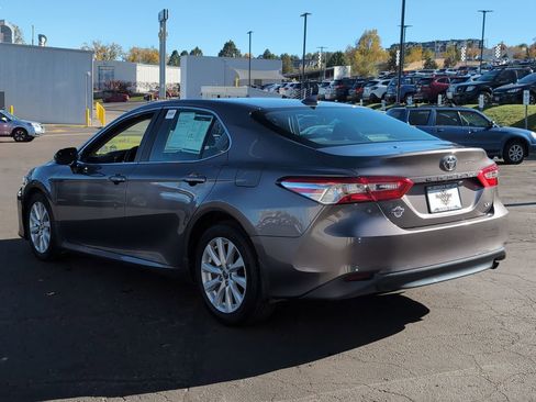 Used 2020 Toyota Camry LE image 5