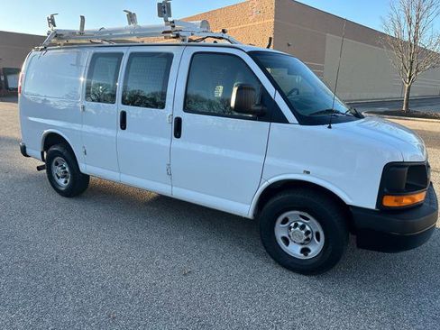 Used 2013 Chevrolet Express 2500 image 32