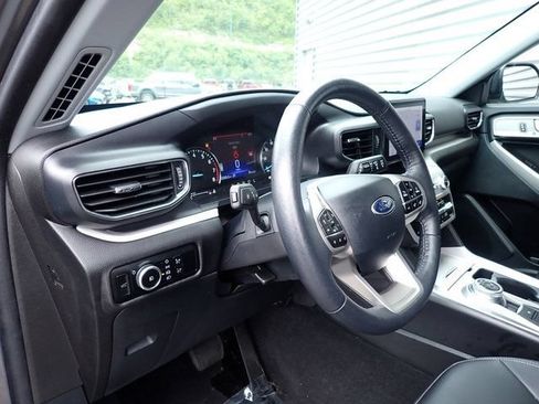 Used 2024 Ford Explorer XLT w/ Equipment Group 202A AWD/4WD image 17