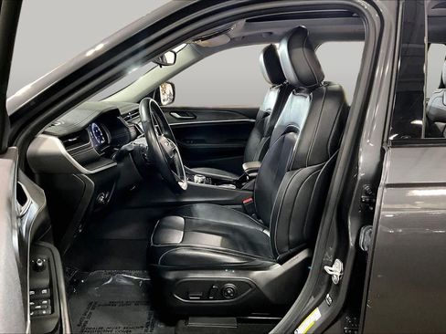 Used 2022 Jeep Grand Cherokee L Limited AWD/4WD image 8