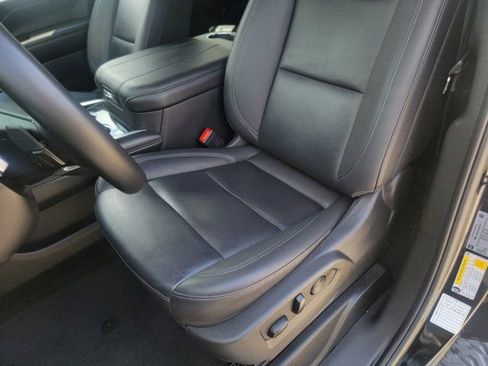 Used 2025 Chevrolet Suburban Z71 AWD/4WD image 16