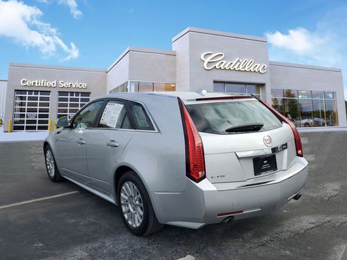 Used 2011 Cadillac CTS Wagon image 2