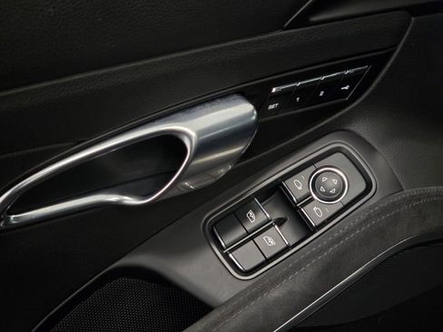 Certified 2018 Porsche 911 Carrera GTS image 32