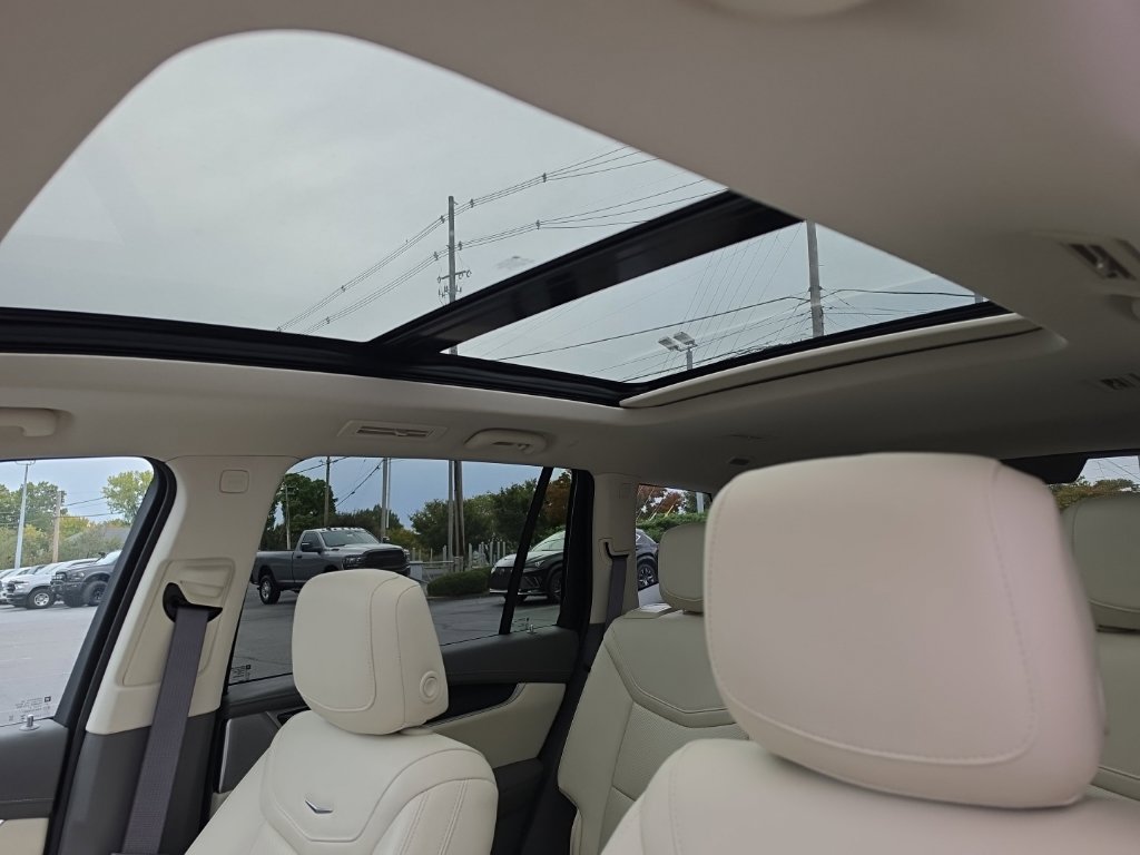 Used 2024 Cadillac XT6 Premium Luxury w/ Technology Package AWD/4WD image 8