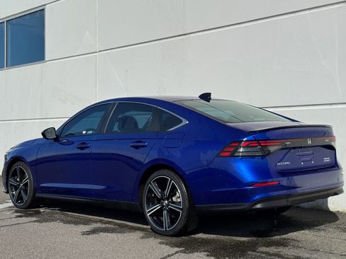 Used 2025 Honda Accord Sport image 3