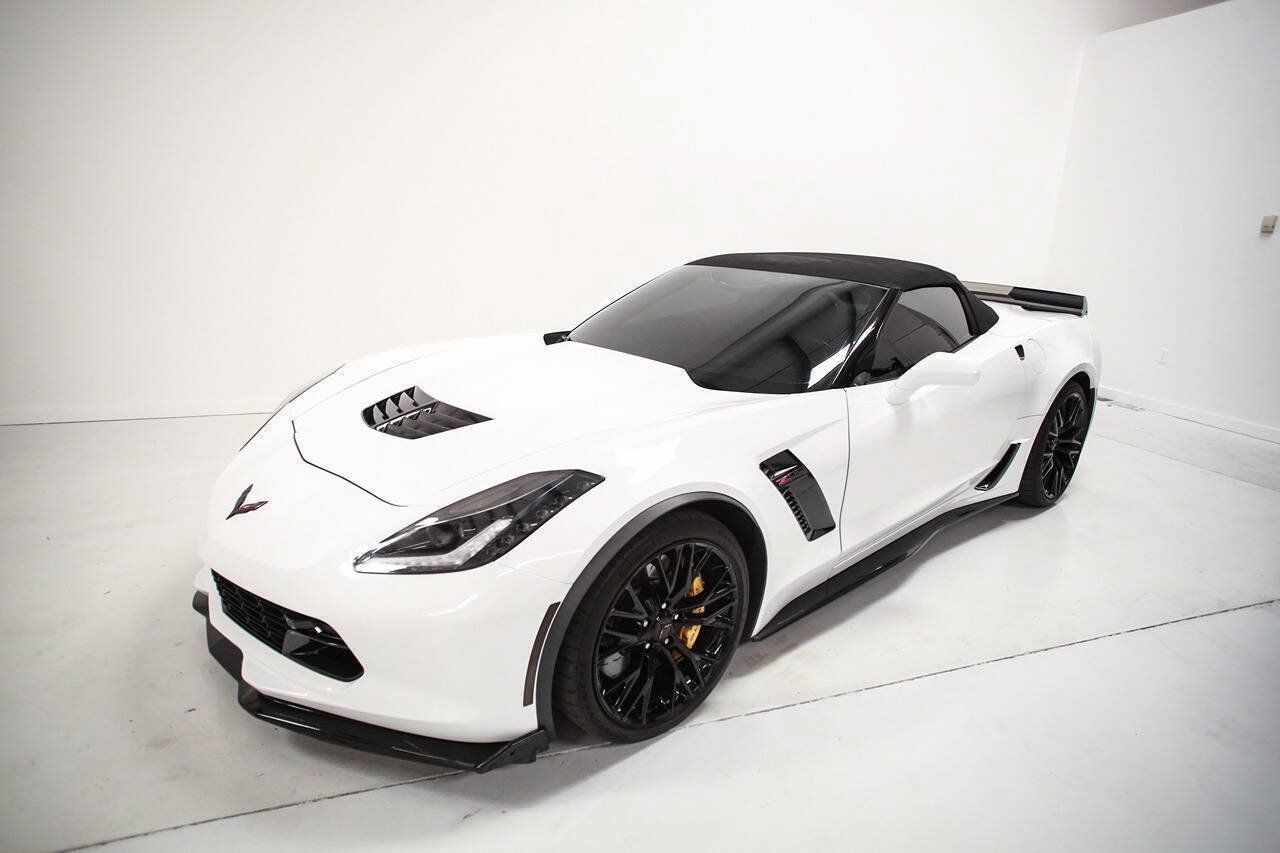 Used 2016 Chevrolet Corvette Z06 w/ 3LZ Preferred Equipment Group RWD image 12
