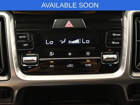 Used 2023 Kia Sorento S w/ Panoramic Sunroof Package FWD image 22