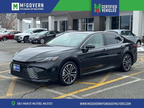 Used 2025 Toyota Camry XLE w/ Premium Plus Package image 1