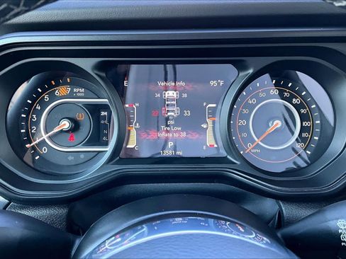 Used 2026 Jeep Wrangler Unlimited Sahara AWD/4WD image 26