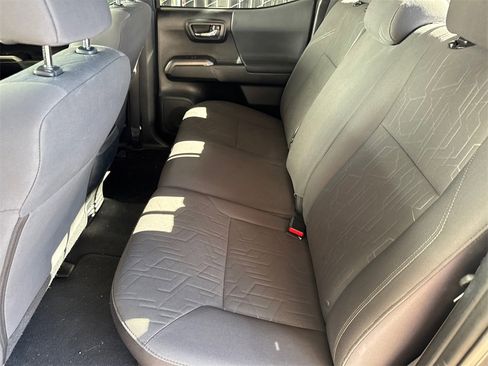 Used 2018 Toyota Tacoma TRD Off-Road image 7