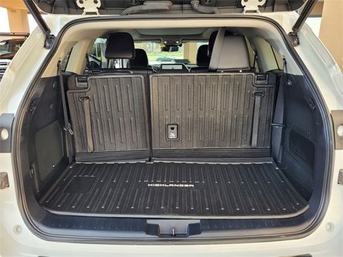 Used 2023 Toyota Highlander Platinum image 33