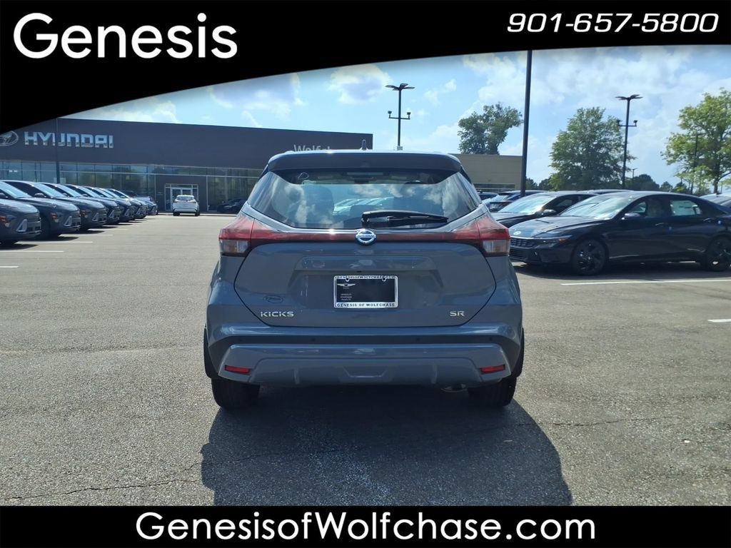 Used 2021 Nissan Kicks SR w/ SR Premium Package FWD image 4