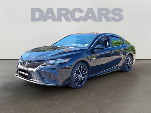 Used 2024 Toyota Camry SE w/ Cold Weather Package FWD image 3