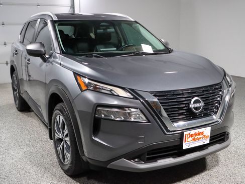 Used 2023 Nissan Rogue SV w/ SV Premium B Package FWD image 5