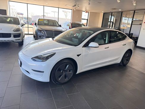 Used 2023 Tesla Model 3 Standard Range image 2