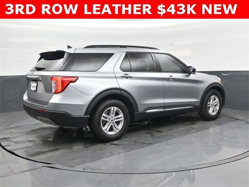 Used 2024 Ford Explorer XLT w/ Equipment Group 202A image 4