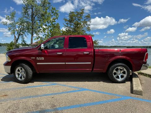 Used 2017 RAM 1500 Laramie AWD/4WD image 8