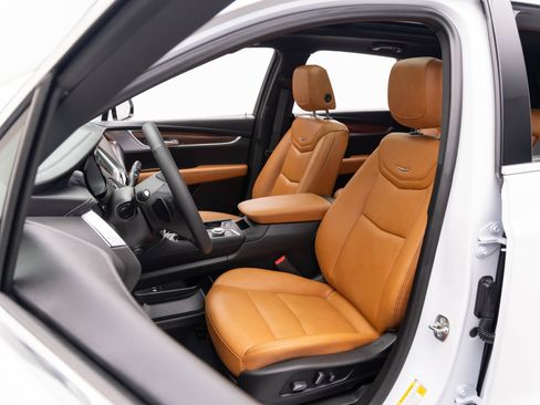 Certified 2025 Cadillac XT5 Premium Luxury AWD/4WD image 16