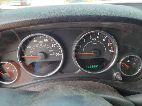 Used 2011 Jeep Wrangler Sahara AWD/4WD image 19