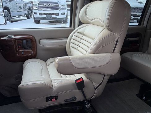 Used 2005 GMC TopKick C4500 4x4 Crew Cab image 49