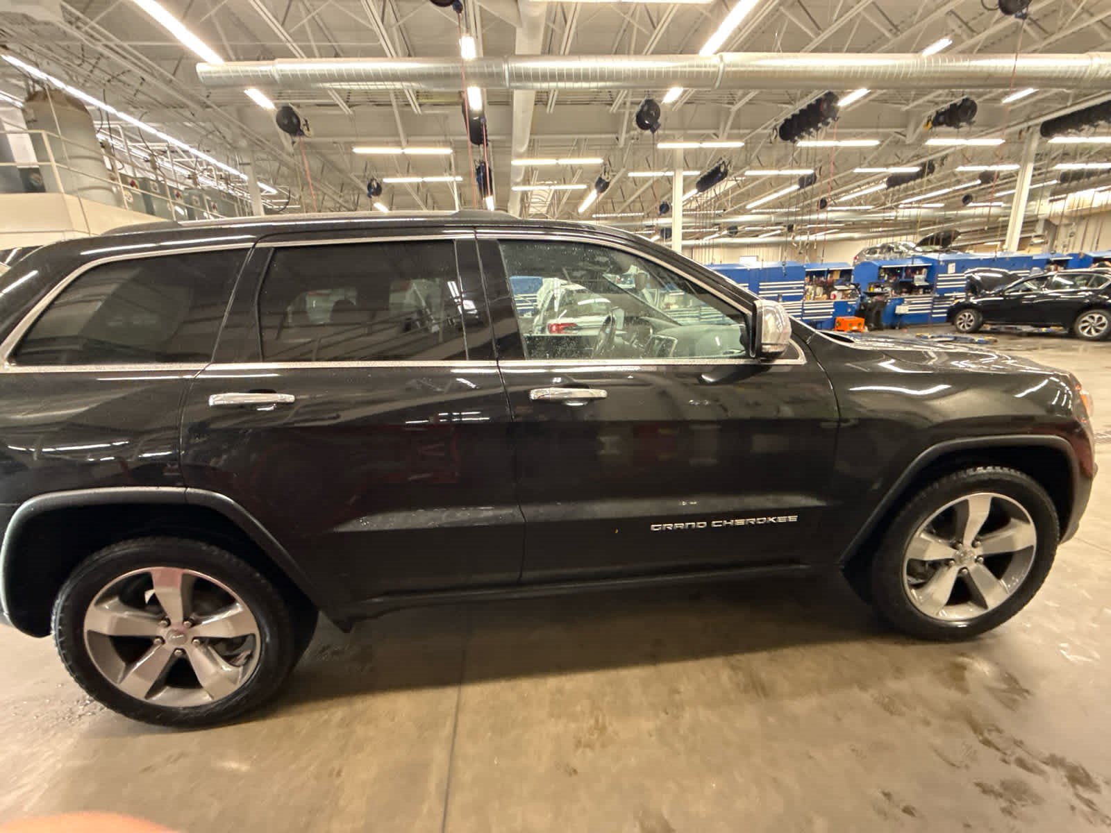 Used 2015 Jeep Grand Cherokee Limited w/ Trailer Tow Group IV AWD/4WD image 4